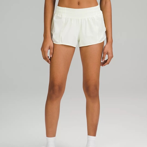 Lululemon hotty hot 2.5” shorts in color soleil - Picture 4 of 10